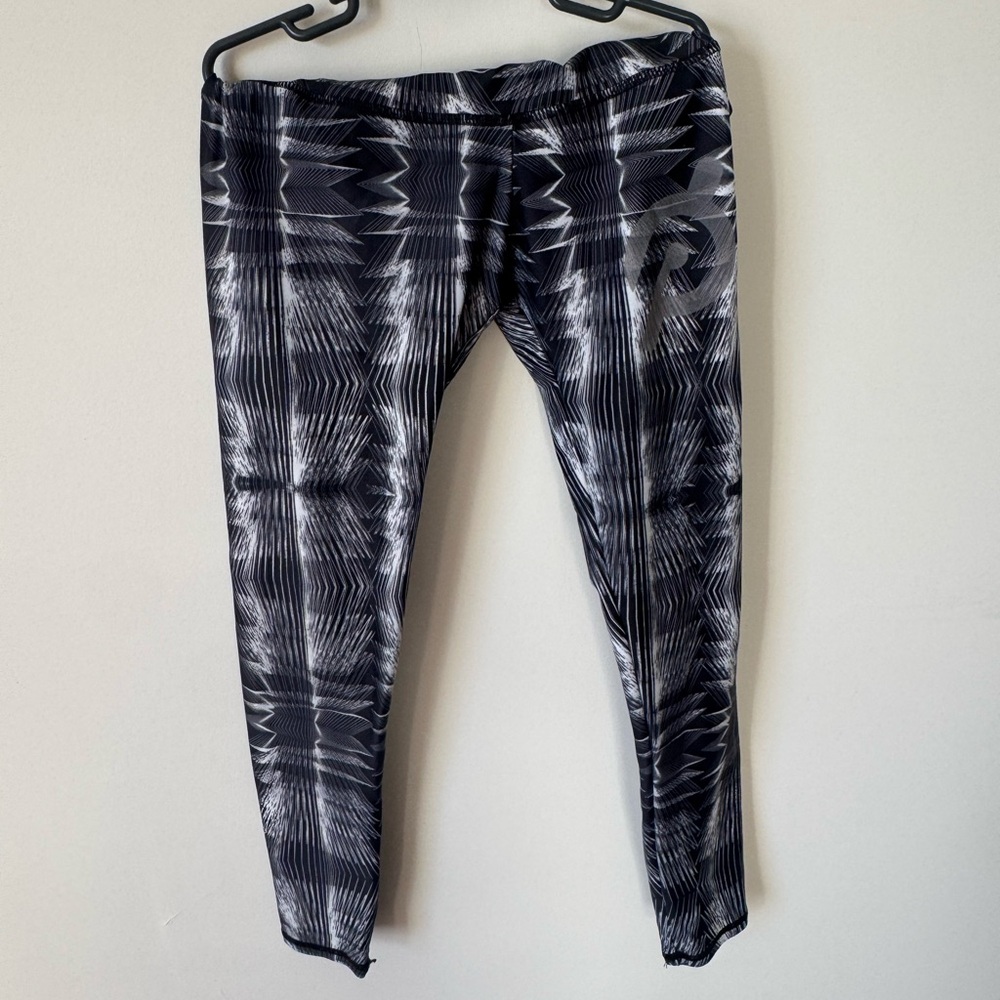 Peloton Black & White Geometric Kids Leggings